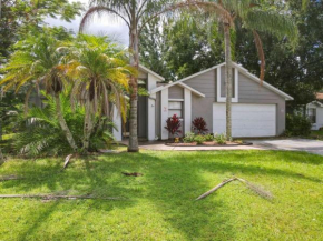 Private 4BR villa with Screened in pool large yard